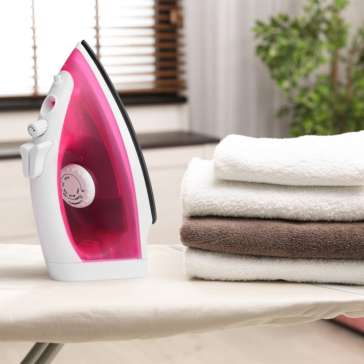 Swiss Pro+ Stoomstrijkijzer 1600W – Keramische Zoolplaat – Roze/Wit
