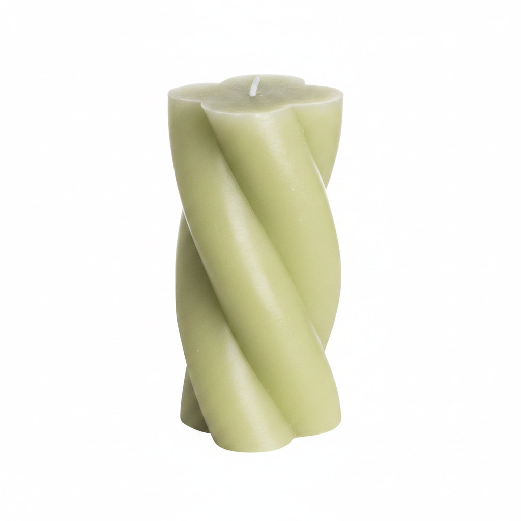 Gusta Swirlkaars Gedraaid ø7×14 cm – Lichtgroen – Decoratieve Kaars