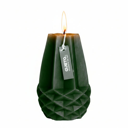 Gusta Figuurkaars ø8×13.5 cm – Groen – Decoratieve Kaars