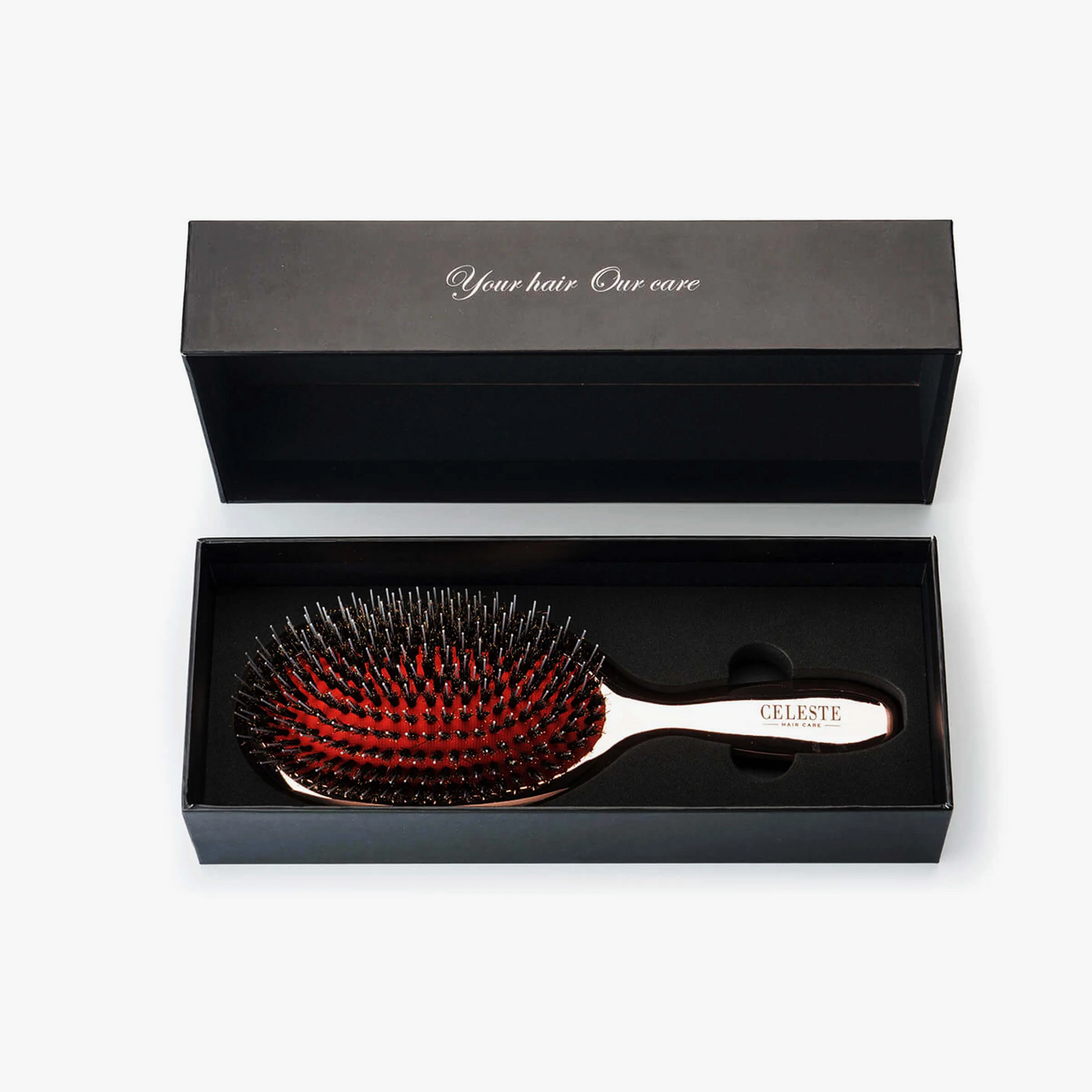 De CELESTE Spa Brush Rose Gold combineert elegant design met professionele haarverzorging. Dankzij de flexibele borstelharen en ergonomische vorm glijdt hij moeiteloos door het haar, vermindert pluis en stimuleert de hoofdhuid voor een natuurlijke glans. Perfect voor dagelijks gebruik en geschikt voor elk haartype.