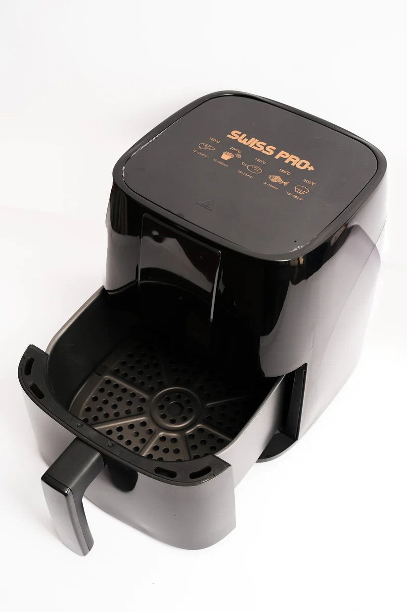 Swiss Pro+ Airfryer SP-AF5L - 5 Liter - Heteluchtfriteuse met Kijkvenster - Digitaal Touchscreen - 1450W - Geschikt voor 5 personen - Zwart