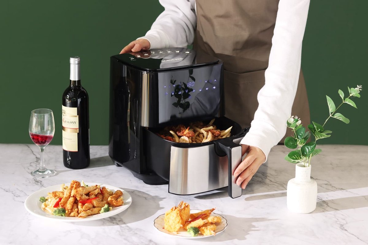 "Knapperige maaltijd bereid in de Swiss Pro+ Airfryer met 90% minder vet dankzij de unieke Hero Air bodem."